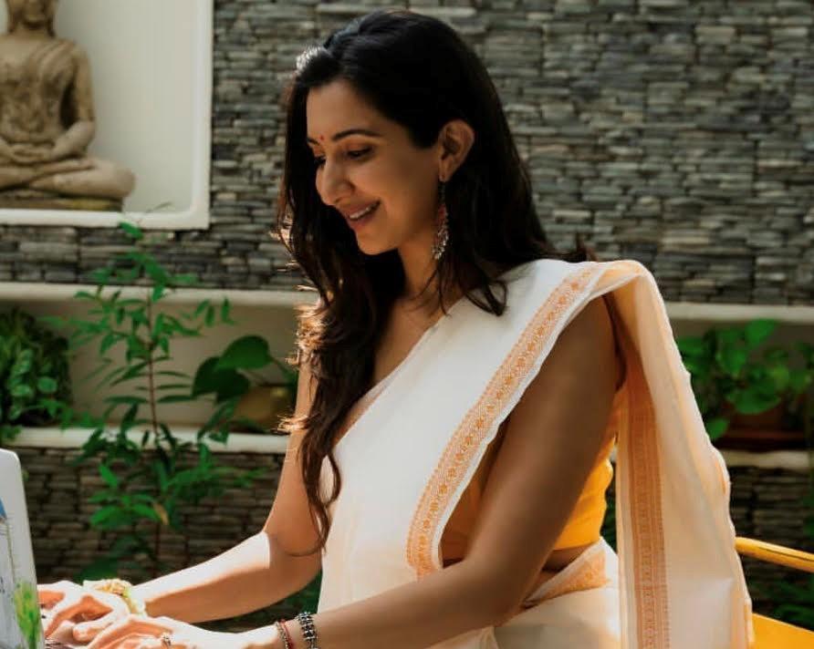 Six Yard_Plus_Mrinalini_