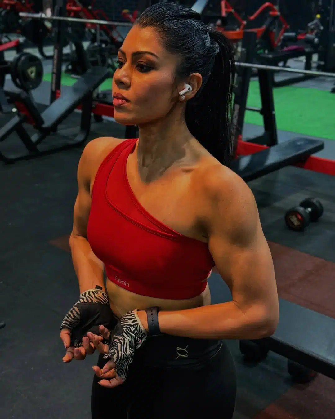 No one really talks about this…but what you wear to the gym actually matters.💟yes—you should sp